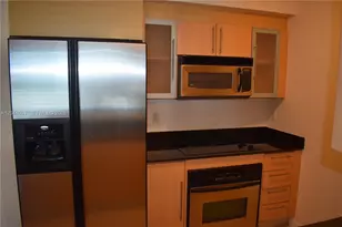 325 S Biscayne Blvd, Miami, FL 33131 - Photo 3