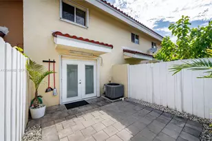 550 NW 82nd Ct, Miami, FL 33126 - Photo 11