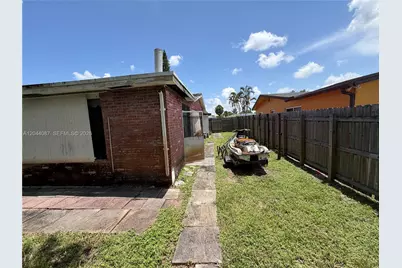 4721 NW 41st Pl, Lauderdale Lakes, FL 33319 - Photo 13
