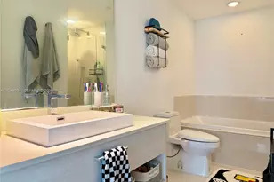 55 SW 9th St, Miami, FL 33130 - Photo 29