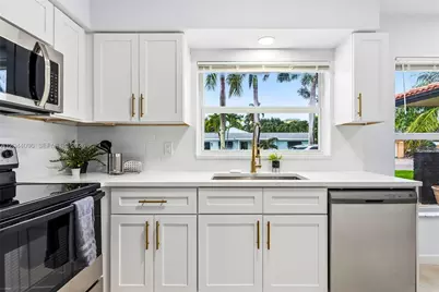 106 E Park Ln E, Hypoluxo, FL 33462 - Photo 9