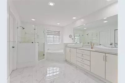 7086 NW 116th Ct, Doral, FL 33178 - Photo 5