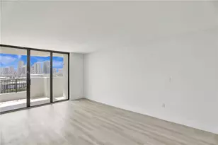 555 NE 15th St, Miami, FL 33132 - Photo 17