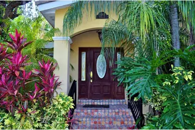 6315 Maynada St, Coral Gables, FL 33146 - Photo 3