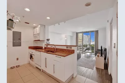 325 S Biscayne Blvd #1520, Miami, FL 33131 - Photo 9