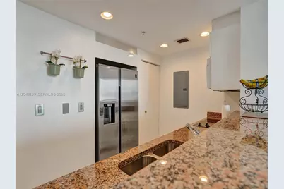 325 S Biscayne Blvd #1520, Miami, FL 33131 - Photo 15