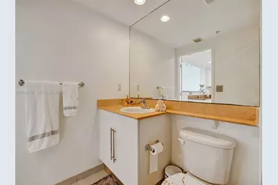 325 S Biscayne Blvd #1520, Miami, FL 33131 - Photo 13