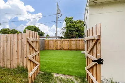 1918 Taft St #Rear Unit, Hollywood, FL 33020 - Photo 7