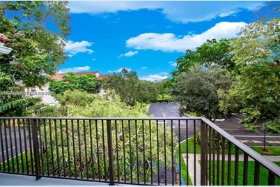 10105 W Sunrise Blvd #303, Plantation, FL 33322 - Photo 1