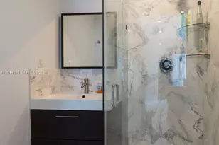 300 South Pointe Dr, Miami Beach, FL 33139 - Photo 17