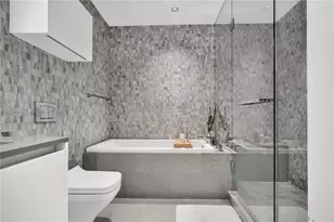 68 SE 6th St, Miami, FL 33131 - Photo 17