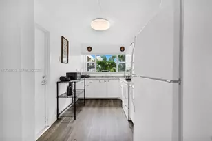 942 NE 199th St, Miami, FL 33179 - Photo 5