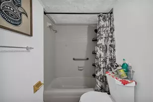 942 NE 199th St, Miami, FL 33179 - Photo 29