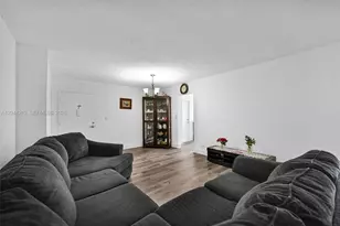 942 NE 199th St, Miami, FL 33179 - Photo 13