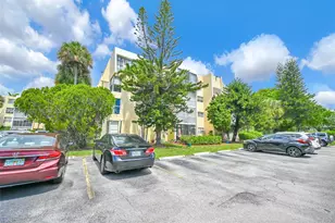 942 NE 199th St, Miami, FL 33179 - Photo 35