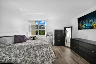 942 NE 199th St, Miami, FL 33179 - Photo 21