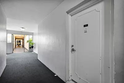 942 NE 199th St #4E, Miami, FL 33179 - Photo 3