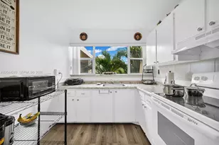 942 NE 199th St, Miami, FL 33179 - Photo 9
