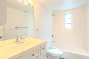 1011 Bay Dr, Miami Beach, FL 33141 - Photo 15