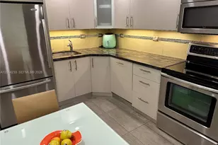 6039 Collins Ave, Miami Beach, FL 33140 - Photo 1