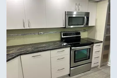 6039 Collins Ave #1205, Miami Beach, FL 33140 - Photo 5