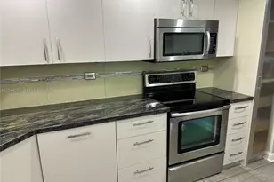 6039 Collins Ave, Miami Beach, FL 33140 - Photo 5