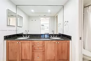 6917 Collins Ave, Miami Beach, FL 33141 - Photo 17