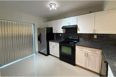 862 Crystal Lake Dr, Deerfield Beach, FL 33064 - Photo 5