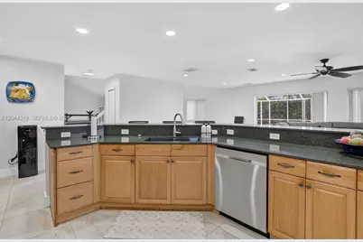 19322 NW 11th St, Pembroke Pines, FL 33029 - Photo 15