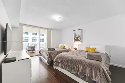 1200 Brickell Bay Dr #3614, Miami, FL 33131 - Photo 5