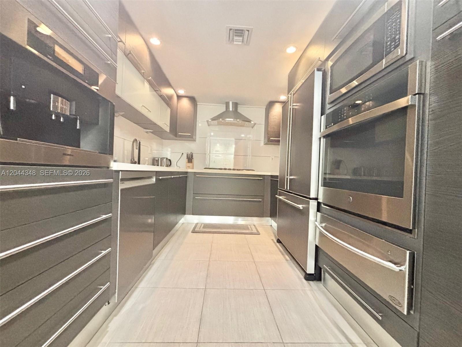 2030 S Ocean Dr #423 - 2030 S Ocean Dr #423, Hallandale Beach, FL 33009 Luxury Property | Jose Angel Pina