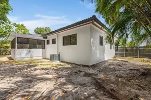 770 NE 160th St, Miami, FL 33162 - Photo 33