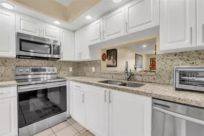 12900 SW 13th St #309E, Pembroke Pines, FL 33027 - Photo 13