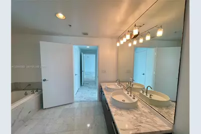 253 NE 2nd St #2409, Miami, FL 33132 - Photo 31