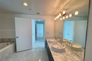 253 NE 2nd St, Miami, FL 33132 - Photo 31