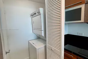 253 NE 2nd St, Miami, FL 33132 - Photo 9