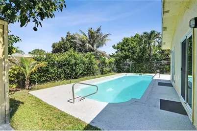 611 SW 76th Ter, North Lauderdale, FL 33068 - Photo 33