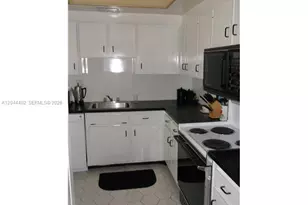 450 Golden Isles Dr, Hallandale Beach, FL 33009 - Photo 11