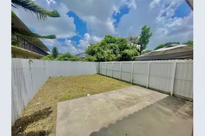 2487 W 5th Ct #Front, Hialeah, FL 33010 - Photo 15