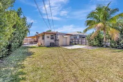 45 SE 14th St, Dania Beach, FL 33004 - Photo 23