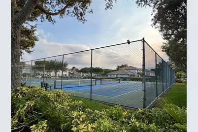 829 NW 208th Way, Pembroke Pines, FL 33029 - Photo 17