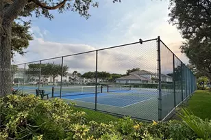 829 NW 208th Way, Pembroke Pines, FL 33029 - Photo 17