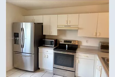 829 NW 208th Way, Pembroke Pines, FL 33029 - Photo 3
