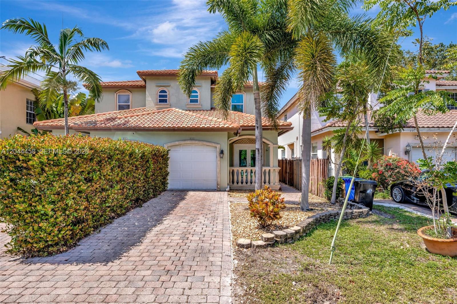 853 SW 11th Ct main architectural view