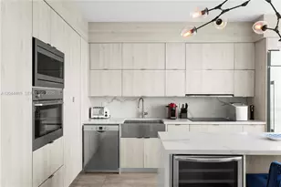 300 South Pointe Dr, Miami Beach, FL 33139 - Photo 13