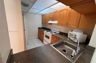 451 NW 100th Pl, Pembroke Pines, FL 33024 - Photo 5