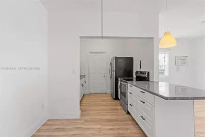 370 NE 55th St, Miami, FL 33137 - Photo 15