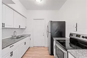 370 NE 55th St, Miami, FL 33137 - Photo 17