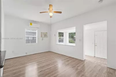 370 NE 55th St, Miami, FL 33137 - Photo 11