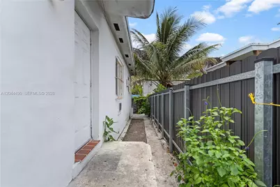370 NE 55th St, Miami, FL 33137 - Photo 27